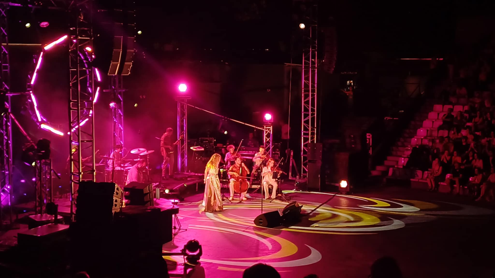 Μάγεψε η Νατάσσα Μποφίλιου τους Λαρισαίους στο Κηποθεάτρο Αλκαζάρ (ΦΩΤΟ+video)