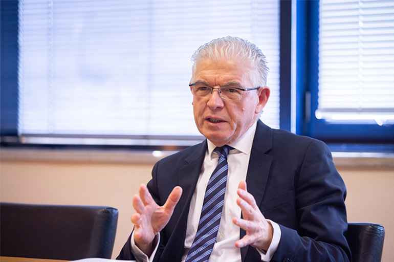 Λυκουρέντζος: Με διαφάνεια και αντικειμενικές εκτιμήσεις αποζημιώνει ο ΕΛΓΑ (video) Λυκουρέντζος: Με διαφάνεια και αντικειμενικές εκτιμήσεις αποζημιώνει ο ΕΛΓΑ (video)