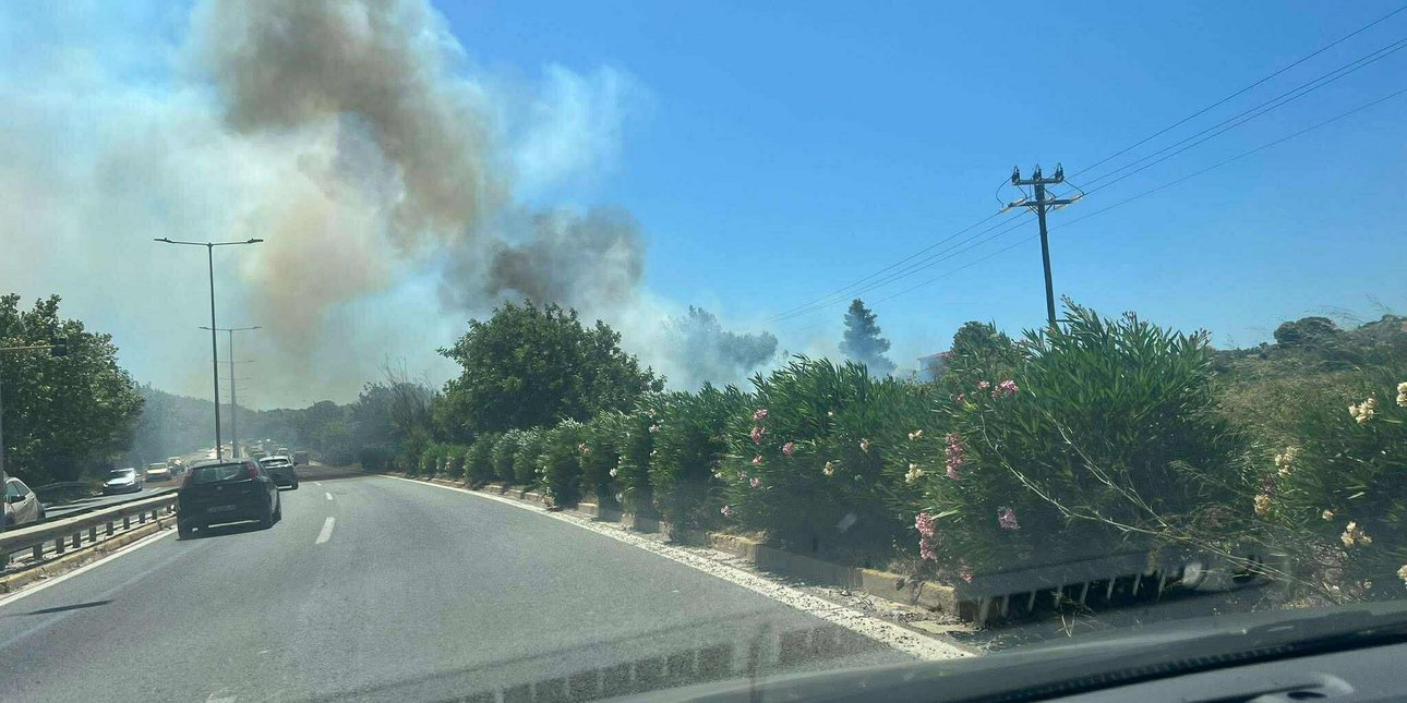 Φωτιά τώρα στη Ραφήνα - Μήνυμα 112 για εκκένωση τριών περιοχών -Κλειστή η λεωφόρος Μαραθώνος Φωτιά τώρα στη Ραφήνα - Μήνυμα 112 για εκκένωση τριών περιοχών -Κλειστή η λεωφόρος Μαραθώνος