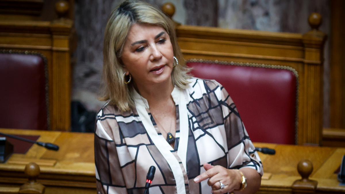 Ζέττα Μακρή: «Μου ζητούσε 15.000 ευρώ για να μην γράψει αρνητικά – Έπρεπε να ενδώσω» Ζέττα Μακρή: «Μου ζητούσε 15.000 ευρώ για να μην γράψει αρνητικά – Έπρεπε να ενδώσω»