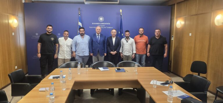 Συνάντηση αγροτών Λάρισας με τον Κ. Τσιάρα για αποζημιώσεις για ζωοτροφές (βίντεο) Συνάντηση αγροτών Λάρισας με τον Κ. Τσιάρα για αποζημιώσεις για ζωοτροφές (βίντεο)