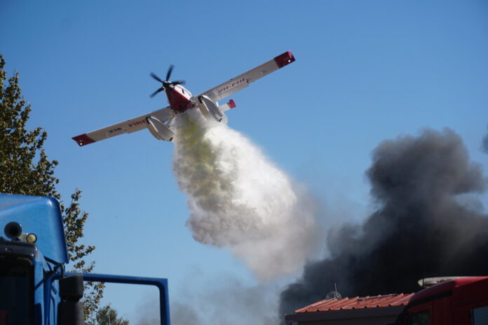 Σε ύφεση η φωτιά στα Φάρσαλα – Επιχειρούν εναέρια μέσα από το πρωί (βίντεο) Σε ύφεση η φωτιά στα Φάρσαλα – Επιχειρούν εναέρια μέσα από το πρωί (βίντεο)