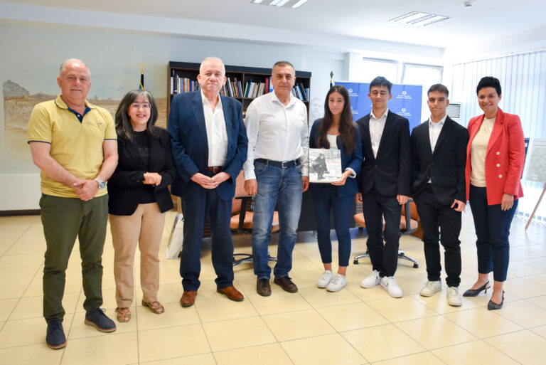 Μαθητές του πρότυπου ΓΕΛ Λάρισας διακρίθηκαν στην καινοτόμο επιχειρηματικότητα – Συγχαρητήρια Κουρέτα Μαθητές του πρότυπου ΓΕΛ Λάρισας διακρίθηκαν στην καινοτόμο επιχειρηματικότητα – Συγχαρητήρια Κουρέτα