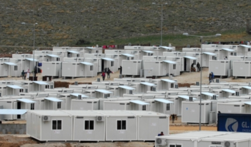 Οι αφίξεις παράτυπων μεταναστών στην Κρήτη διώχνουν τους πλημμυροπαθείς της Φαρκαδόνας από το Κουτσόχερο! Οι αφίξεις παράτυπων μεταναστών στην Κρήτη διώχνουν τους πλημμυροπαθείς της Φαρκαδόνας από το Κουτσόχερο!