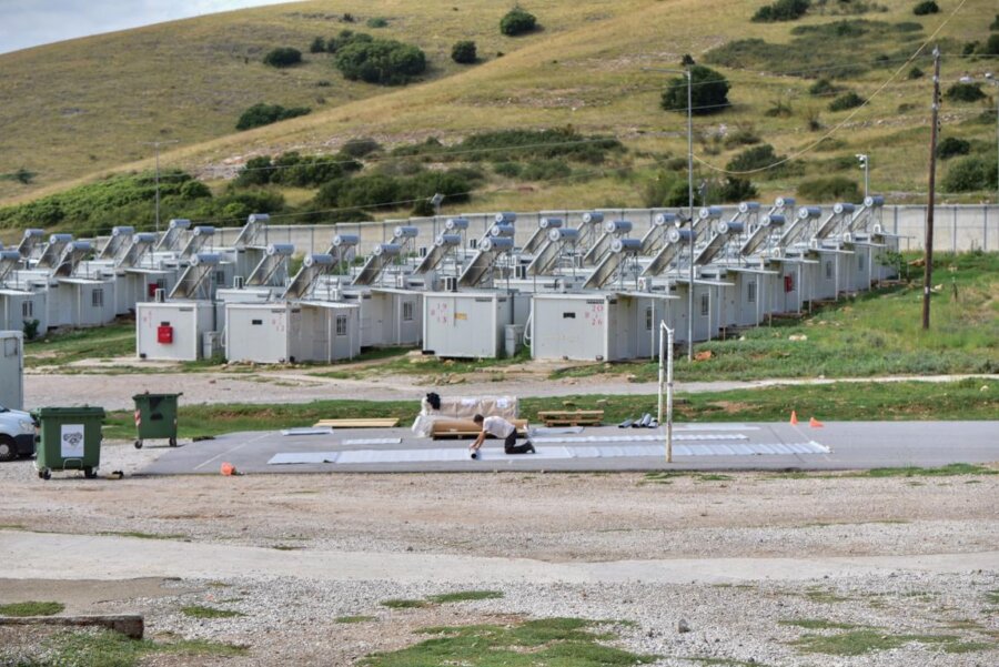 Ξεσπιτώνονται πλημμυροπαθείς από Κουτσόχερο για να φιλοξενηθούν μετανάστες από Λιβύη... Ξεσπιτώνονται πλημμυροπαθείς από Κουτσόχερο για να φιλοξενηθούν μετανάστες από Λιβύη...
