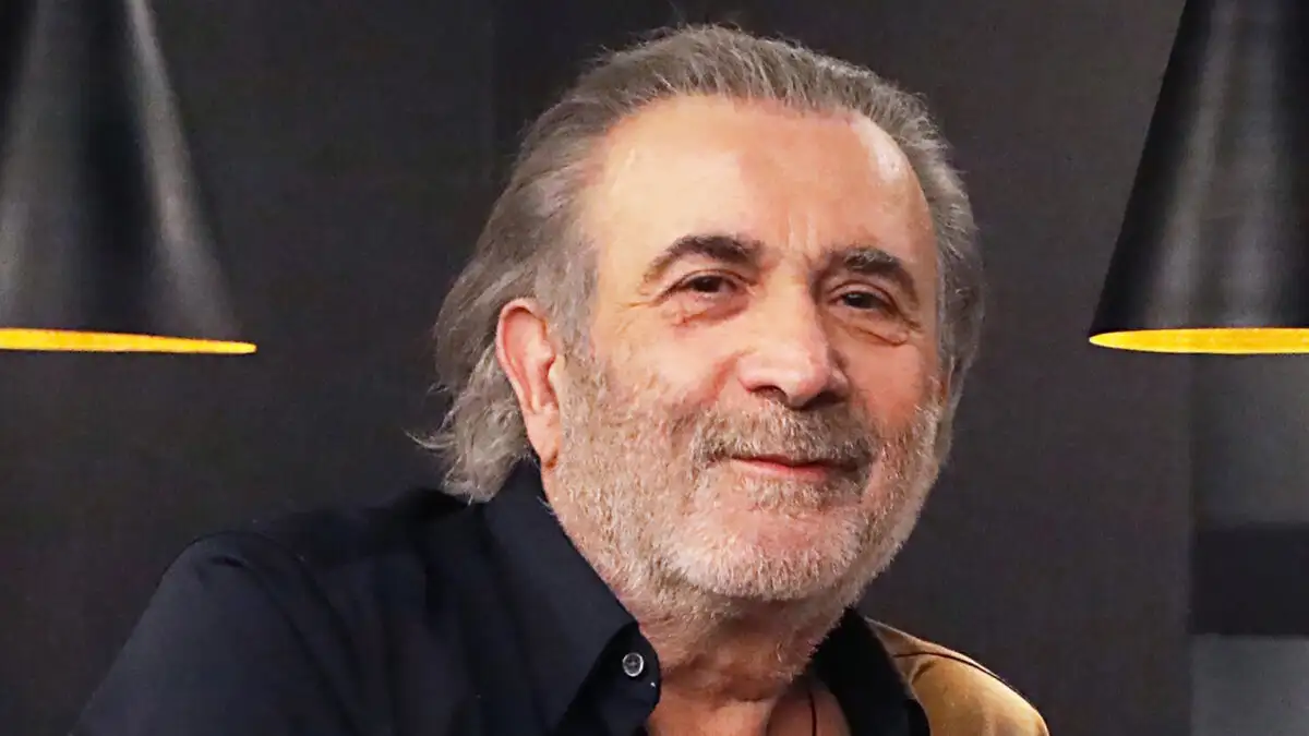 Ο Λάκης Λαζόπουλος πάντρεψε την κόρη του – Γάμος στην Πάρο με 100 καλεσμένους και beach party