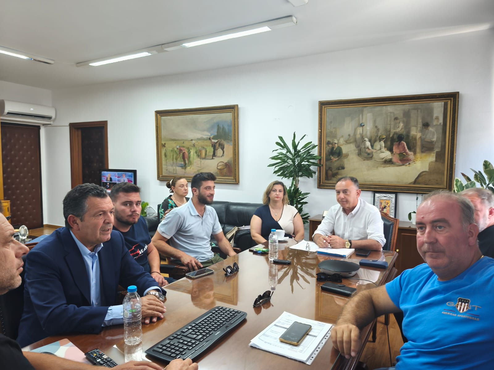 Συνάντηση Μπουκώρου με Κέλλα: Αμεση ανάγκη υλοποίησης παρεμβάσεων ανακούφισης πληγέντων κτηνοτρόφων Συνάντηση Μπουκώρου με Κέλλα: Αμεση ανάγκη υλοποίησης παρεμβάσεων ανακούφισης πληγέντων κτηνοτρόφων