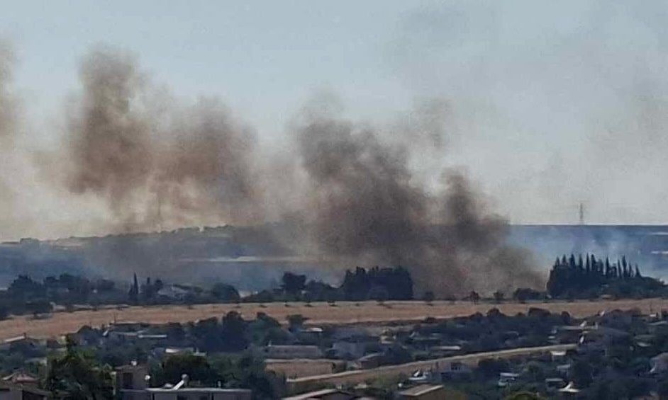 Φωτιά τώρα στα Οινόφυτα κοντά στην Εθνική Οδό - Επιχειρούν εναέρια μέσα Φωτιά τώρα στα Οινόφυτα κοντά στην Εθνική Οδό - Επιχειρούν εναέρια μέσα
