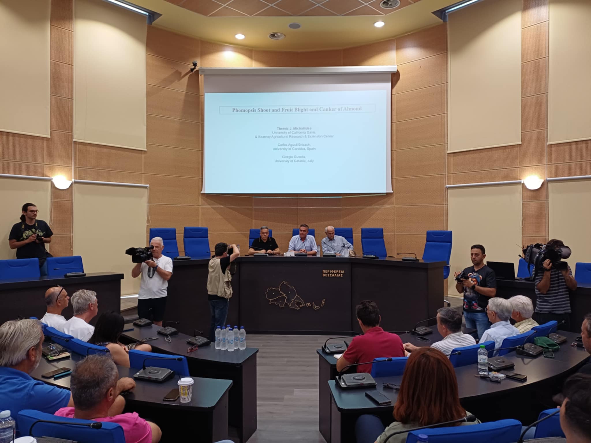 Ημερίδα για τη φόμοψη αμυγδάλου στην περιφέρεια με εισηγητή τον καθηγητή του Πανεπιστημίου DAVIS Καλιφόρνιας, κ. Μιχαηλίδη Ημερίδα για τη φόμοψη αμυγδάλου στην περιφέρεια με εισηγητή τον καθηγητή του Πανεπιστημίου DAVIS Καλιφόρνιας, κ. Μιχαηλίδη