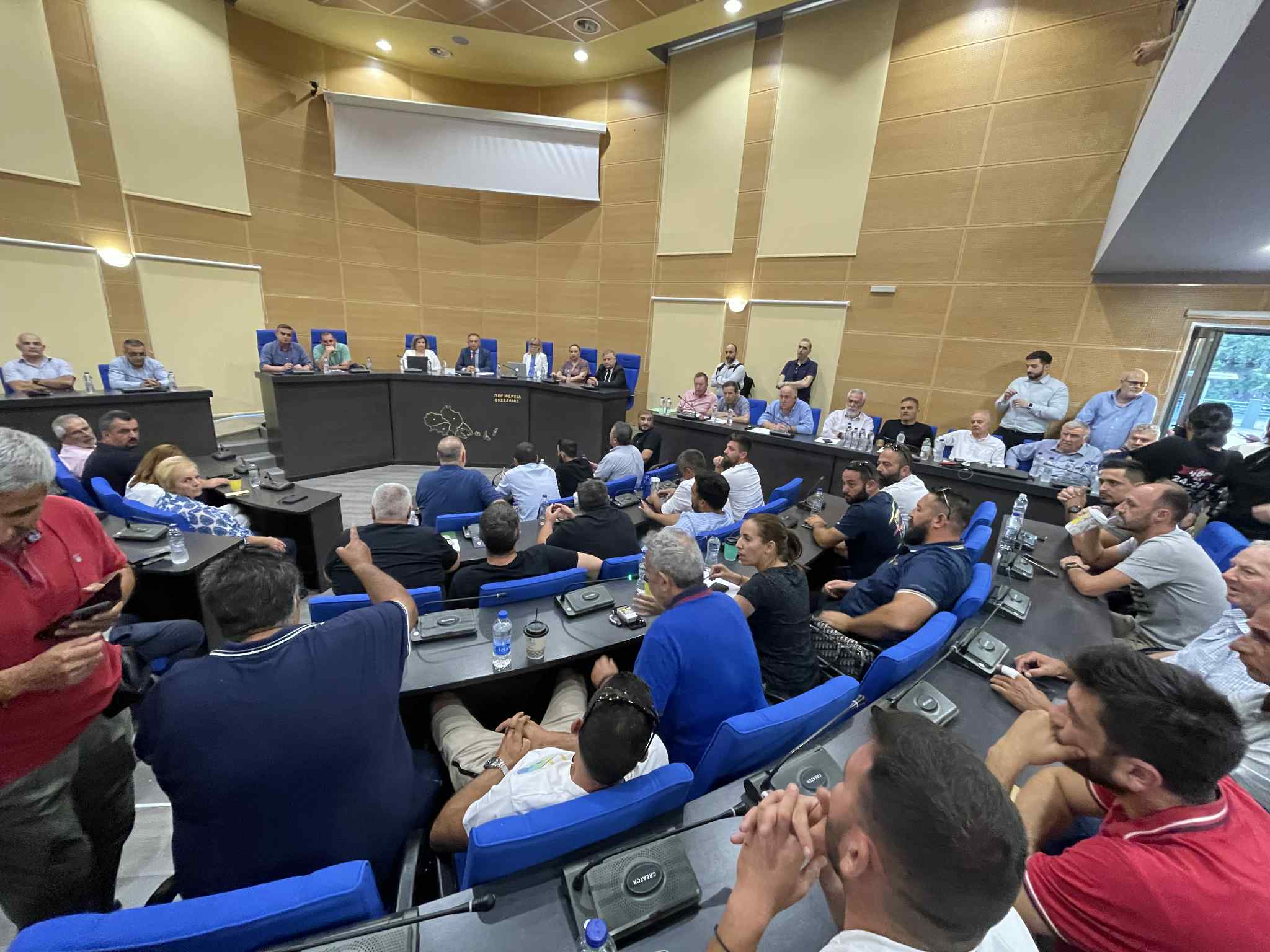 Ένταση στη σύσκεψη στην περιφέρεια με κτηνοτρόφους παρουσία Χρήστου Κέλλα- αποχώρησαν οι δημοσιογράφοι (ΦΩΤΟ+βίντεο) Ένταση στη σύσκεψη στην περιφέρεια με κτηνοτρόφους παρουσία Χρήστου Κέλλα- αποχώρησαν οι δημοσιογράφοι (ΦΩΤΟ+βίντεο)