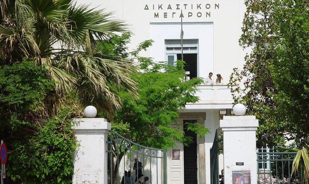 Παρακολουθούσε τη σύντροφό του με drone σε νησί των Σποράδων