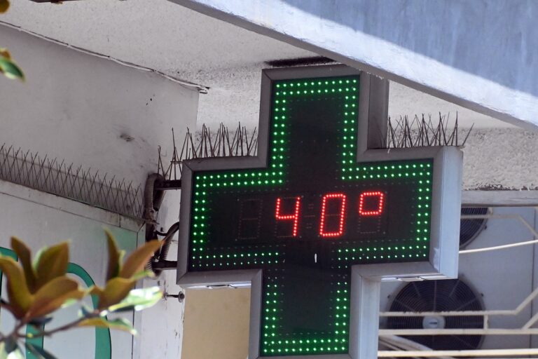 Το Εργατικό Κέντρο Λάρισας ζητά μέτρα προστασίας των εργαζομένων εν όψει νέου καύσωνα Το Εργατικό Κέντρο Λάρισας ζητά μέτρα προστασίας των εργαζομένων εν όψει νέου καύσωνα
