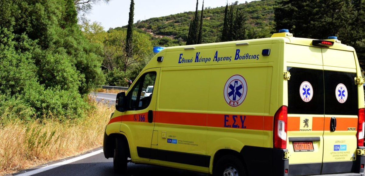 Λακωνία: Νεκρός ανήλικος σε τροχαίο – Αυτοκίνητο καρφώθηκε σε δέντρο