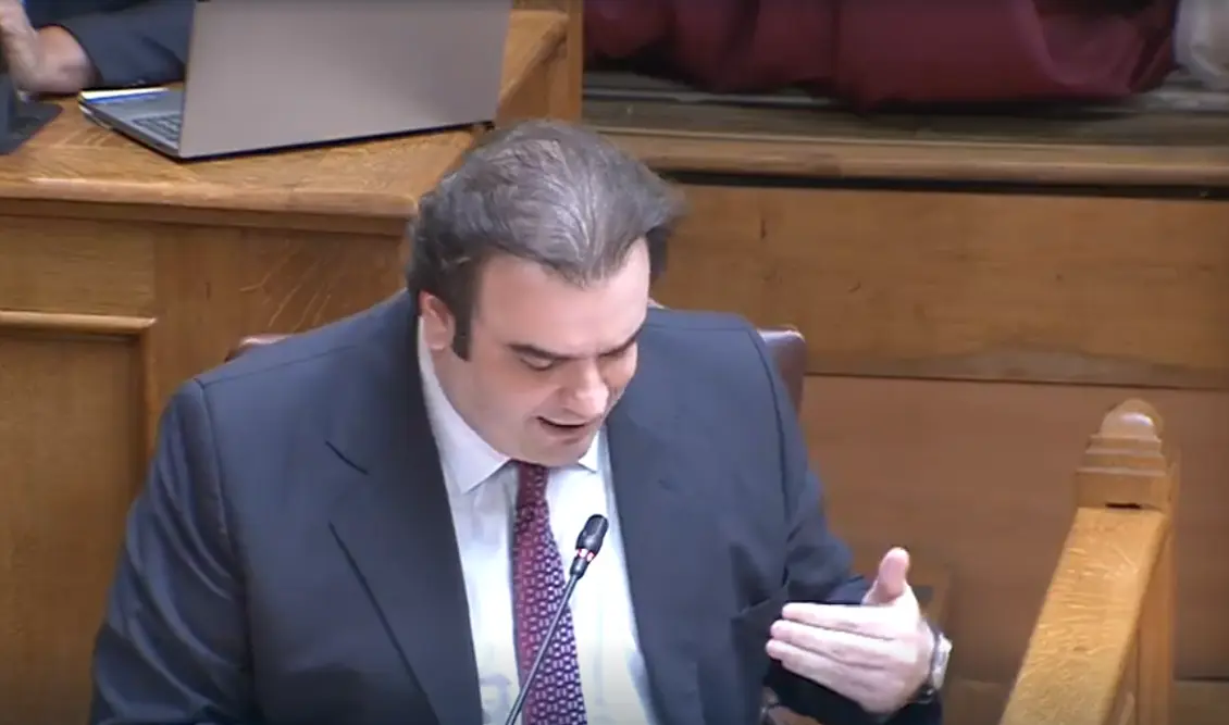 Πιερρακάκης: Μηδενίζονται οι τραπεζικές χρεώσεις στα ΑΤΜ- μπαίνει πλαφόν 1,5 ευρώ στις διατραπζικές συναλλαγές