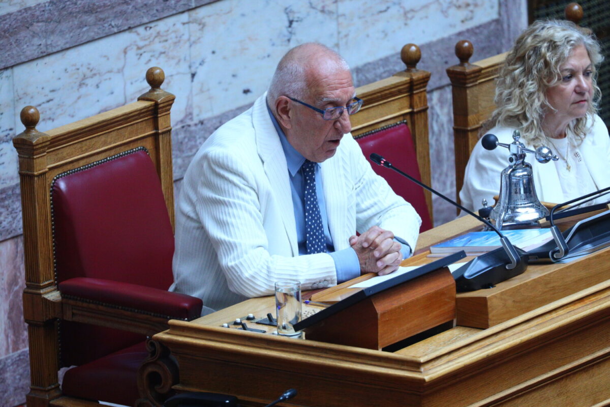 Βουλή: Στην Επιτροπή Δεοντολογίας παραπέμπει ο Κακλαμάνης την Κωνσταντοπούλου μετά το επεισόδιο με Λαμπρούλη (βίντεο)
