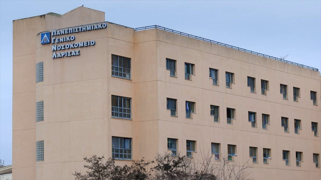 Λάρισα: Αυτοκίνητο παρέσυρε και τραυμάτισε δύο νοσηλεύτριες έξω από τα επείγοντα του πανεπιστημιακού νοσοκομείου Λάρισα: Αυτοκίνητο παρέσυρε και τραυμάτισε δύο νοσηλεύτριες έξω από τα επείγοντα του πανεπιστημιακού νοσοκομείου