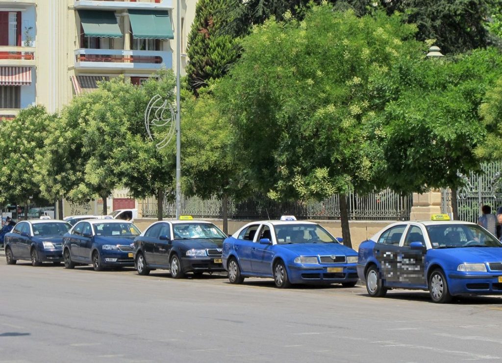 Οδηγός ταξί στη Θεσσαλονίκη χτύπησε 21χρονη που αρνήθηκε να πληρώσει «μαύρο» κόμιστρο Οδηγός ταξί στη Θεσσαλονίκη χτύπησε 21χρονη που αρνήθηκε να πληρώσει «μαύρο» κόμιστρο
