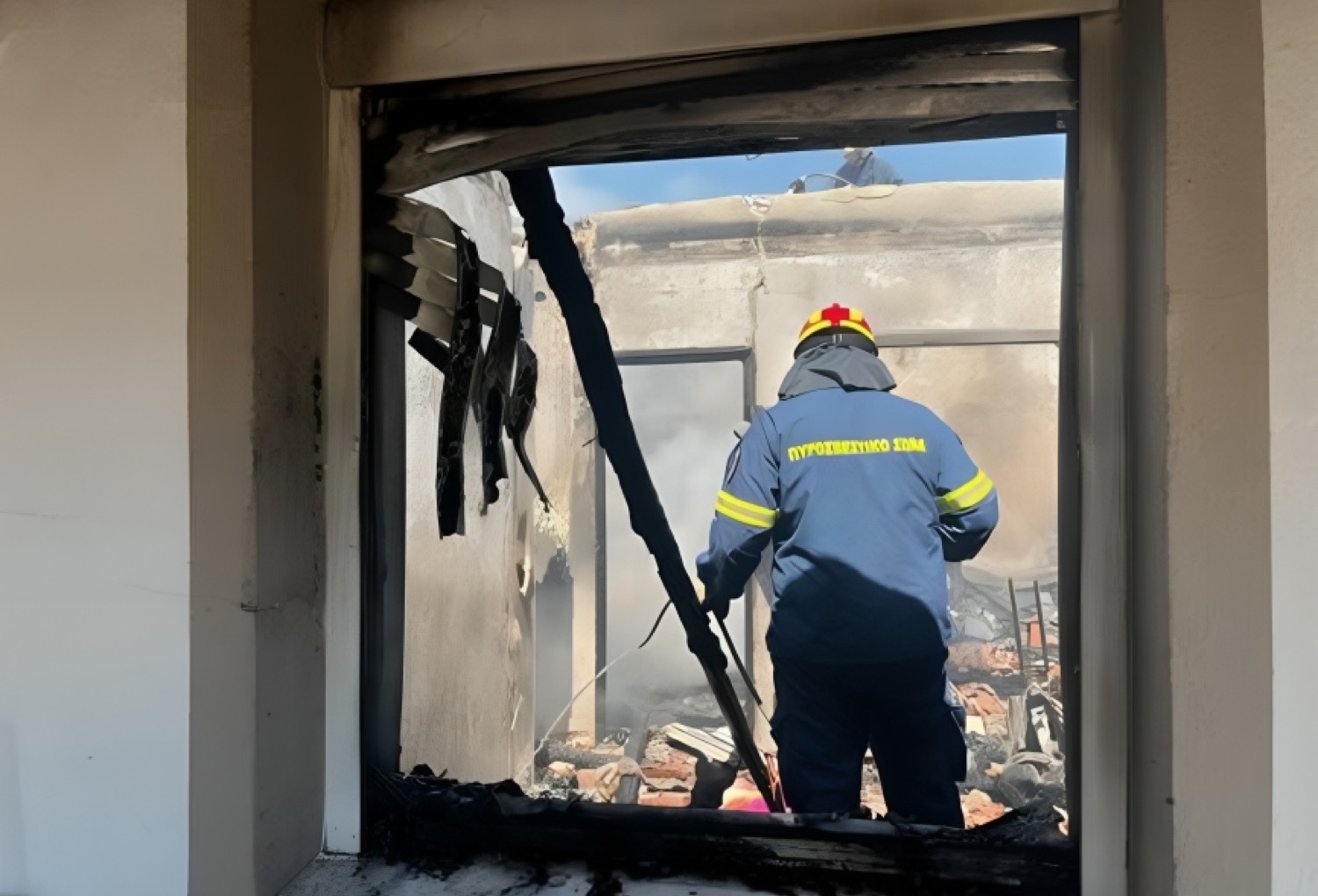Παρανάλωμα του πυρός σπίτι πενταμελούς οικογένειας σε χωριό της Ελασσόνας (ΦΩΤΟ) Παρανάλωμα του πυρός σπίτι πενταμελούς οικογένειας σε χωριό της Ελασσόνας (ΦΩΤΟ)