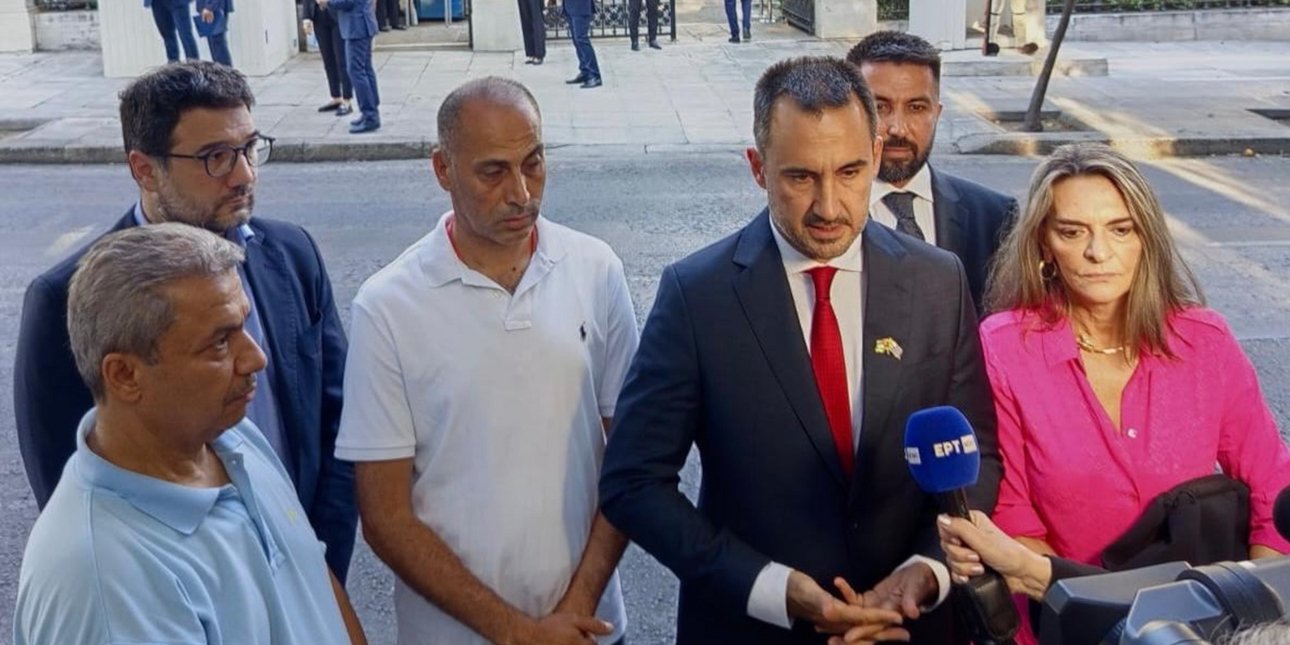 Ο Χαρίτσης αποχώρησε από τη δεξίωση του Προεδρικού -Καταγγέλλει ότι δεν επετράπη η είσοδος στον Παλαιστίνιο συνοδό του Ο Χαρίτσης αποχώρησε από τη δεξίωση του Προεδρικού -Καταγγέλλει ότι δεν επετράπη η είσοδος στον Παλαιστίνιο συνοδό του