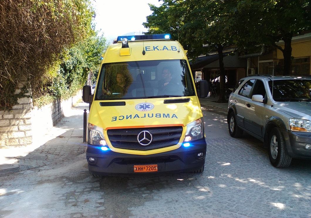 Τρίκαλα: βρέθηκε νεκρός σε πλατεία 43χρονος άντρας