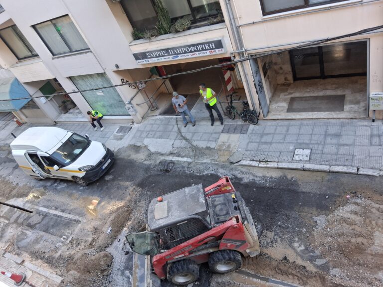 Βόλος: Νέα μεγάλη ζημιά στο δίκτυο ύδρευσης από το έργο των οπτικών ινών στην Σπυρίδη