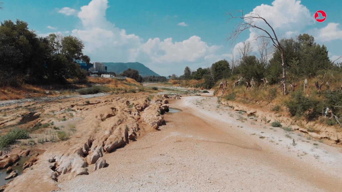 Στέγνωσε ο Πηνειός στην Καλαμπάκα- εικόνες αποκάλυψης (video) Στέγνωσε ο Πηνειός στην Καλαμπάκα- εικόνες αποκάλυψης (video)
