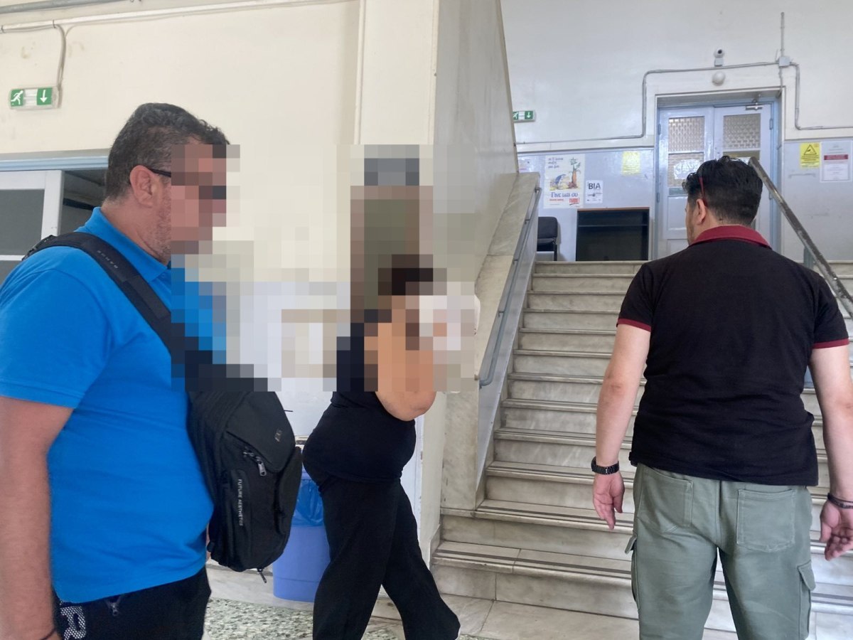 Βόλος: Προφυλακιστέα η 52χρονη μητέρα που εκμεταλλευόταν σεξουαλικά την ανήλικη κόρη της Βόλος: Προφυλακιστέα η 52χρονη μητέρα που εκμεταλλευόταν σεξουαλικά την ανήλικη κόρη της