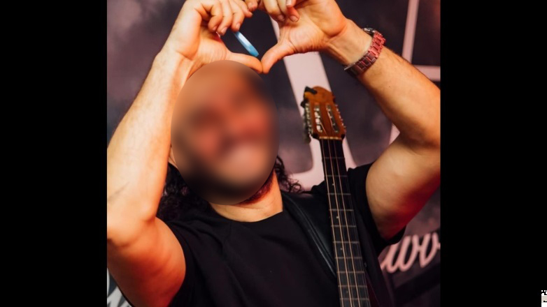 Χειροπέδες σε γνωστό καλλιτέχνη στη Νέα Αγχίαλο