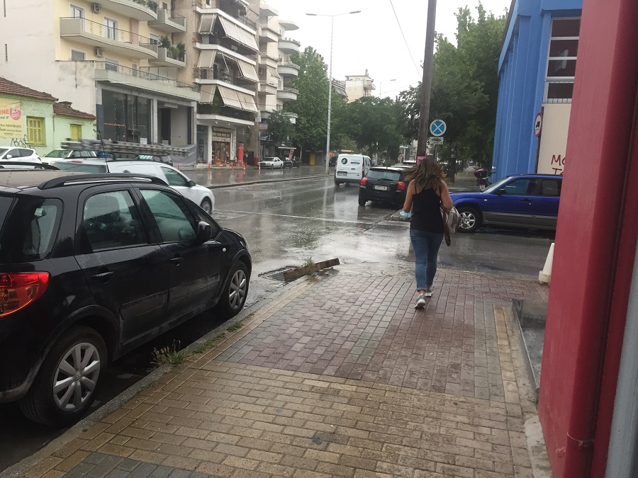 Ανάσα... δροσιάς στη Λάρισα με βροχές έπειτα από μια μεγάλη περίοδο ξηρασίας Ανάσα... δροσιάς στη Λάρισα με βροχές έπειτα από μια μεγάλη περίοδο ξηρασίας