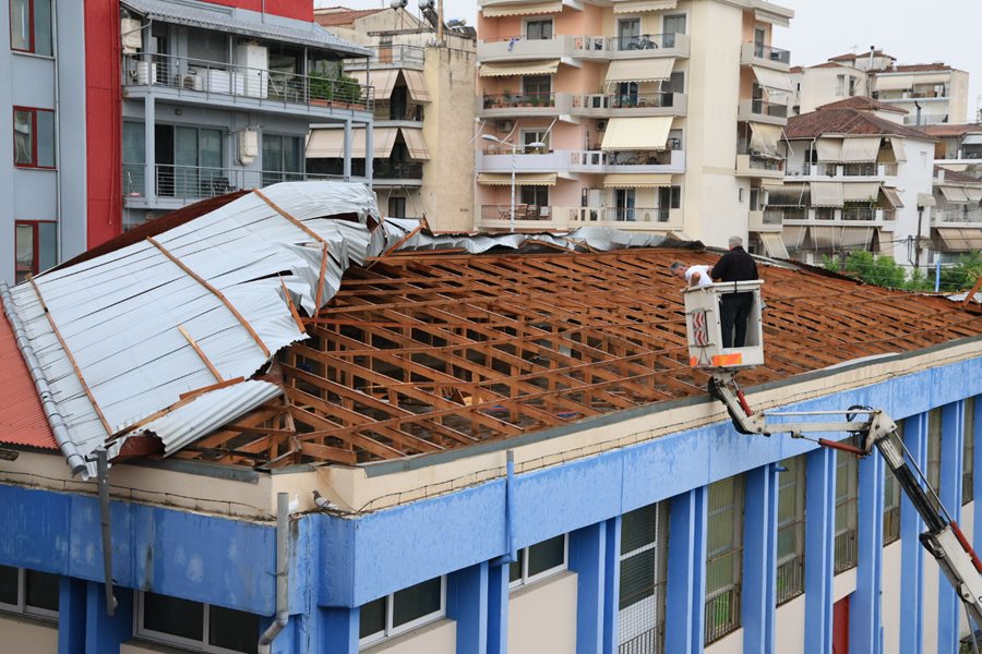 Δήμος Λαρισαίων: Ξεκίνησαν οι εργασίες αποκατάστασης της στέγης του Γυμναστηρίου στο 5ο Γυμνάσιο – Λύκειο