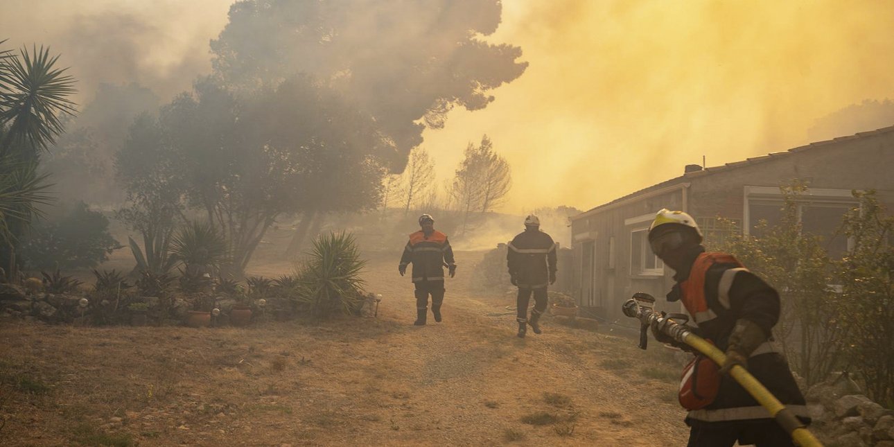 Σε πύρινο κλοιό ο ευρωπαϊκός νότος: Εικόνες Αποκάλυψης με μία νεκρή στη Γαλλία, μαζικές εκκενώσεις στην Ισπανία Σε πύρινο κλοιό ο ευρωπαϊκός νότος: Εικόνες Αποκάλυψης με μία νεκρή στη Γαλλία, μαζικές εκκενώσεις στην Ισπανία