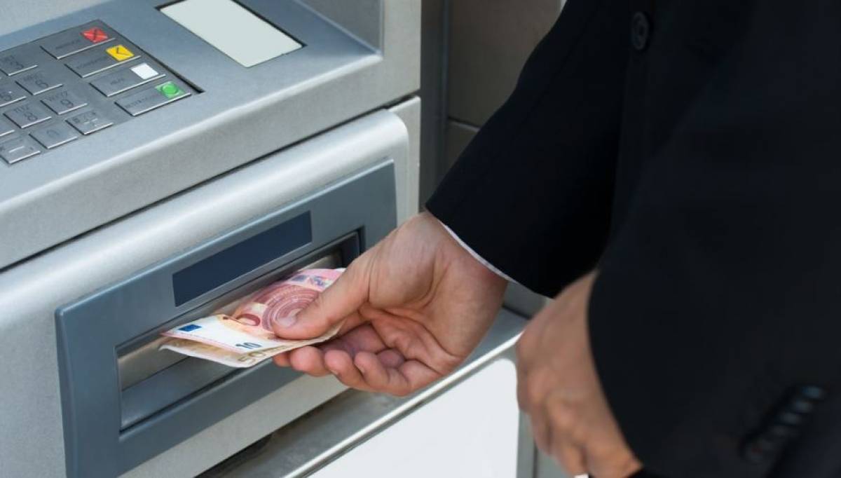 Δωρεάν αναλήψεις από τα ΑΤΜ των ελληνικών τραπεζών – Όσα αλλάζουν από τη Δευτέρα 11 Αυγούστου Δωρεάν αναλήψεις από τα ΑΤΜ των ελληνικών τραπεζών – Όσα αλλάζουν από τη Δευτέρα 11 Αυγούστου
