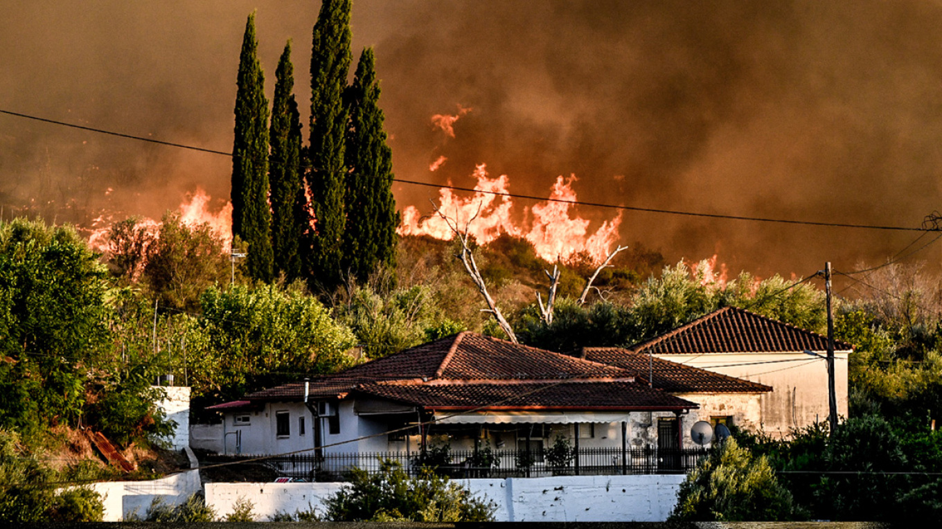 Φωτιά τώρα στο Χελιδόνι της Αρχαίας Ολυμπίας - Νέο 112 για την εκκένωση οικισμών