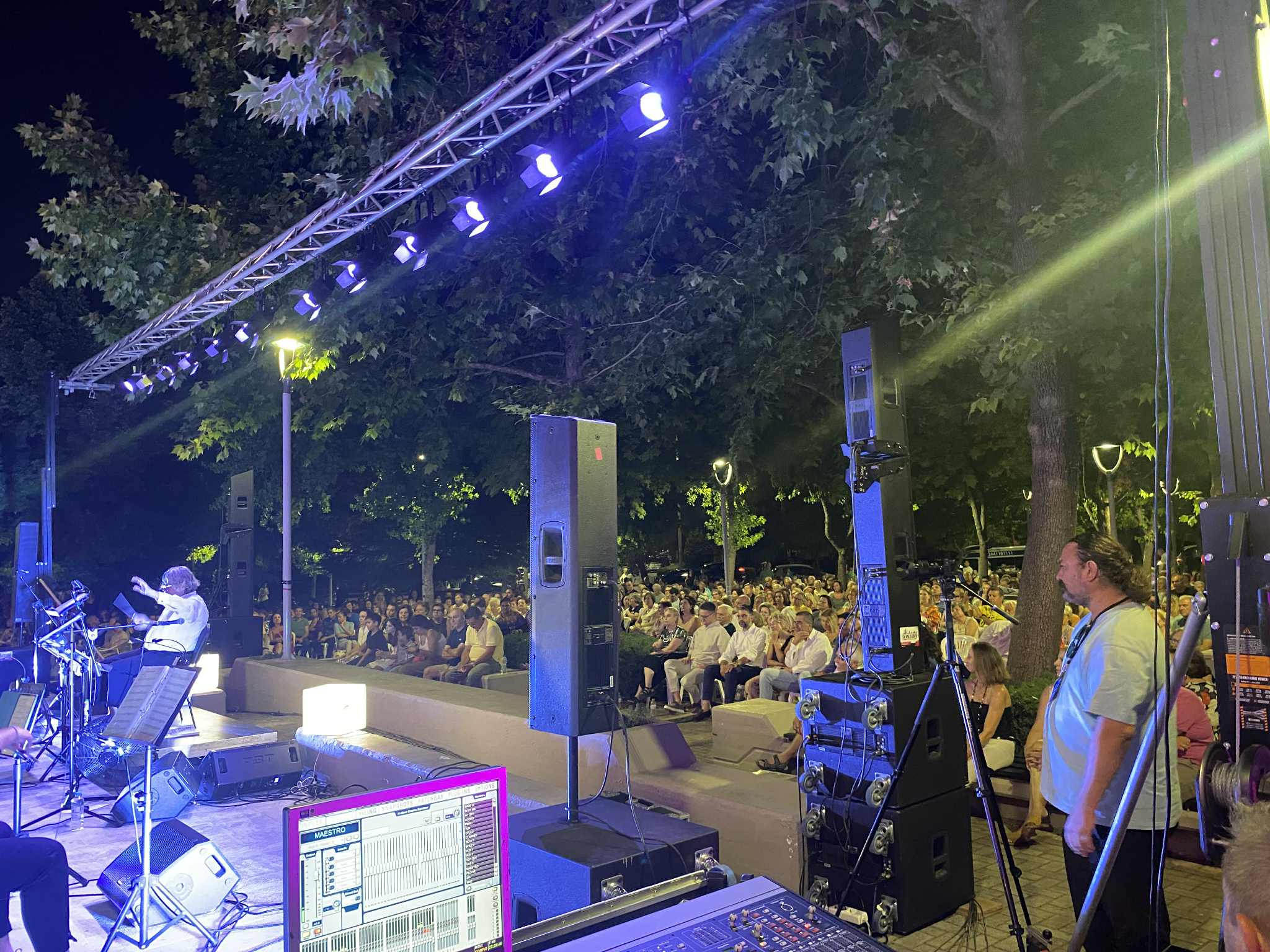 Κάτω από την Αυγουστιάτικη πανσέληνο ο Δημήτρης Παπαδημητρίου ταξίδεψε τους Λαρισαίους σε ονειρικά μονοπάτια (ΦΩΤΟ+video) Κάτω από την Αυγουστιάτικη πανσέληνο ο Δημήτρης Παπαδημητρίου ταξίδεψε τους Λαρισαίους σε ονειρικά μονοπάτια (ΦΩΤΟ+video)