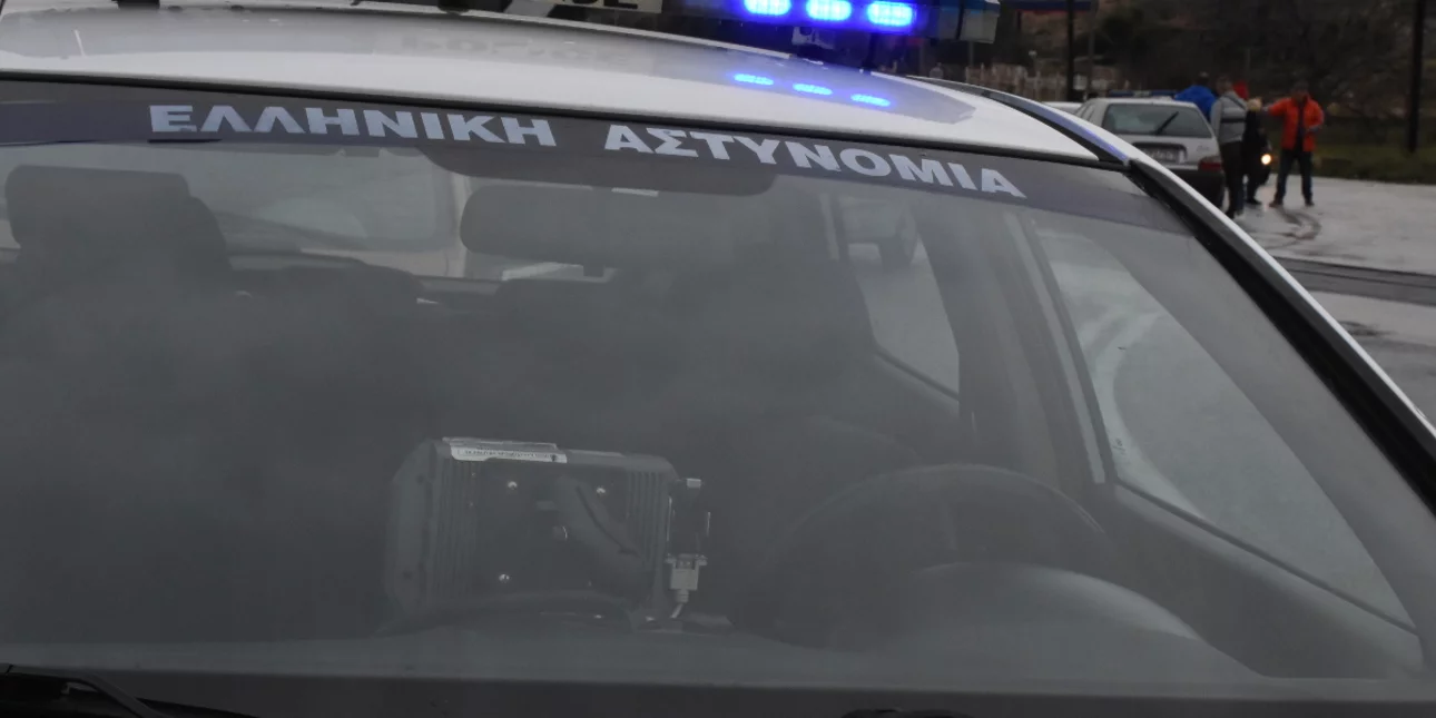 Σοκ στη Θεσσαλονίκη: 45χρονος βρέθηκε απαγχονισμένος σε μονόζυγο μέσα σε γήπεδο Σοκ στη Θεσσαλονίκη: 45χρονος βρέθηκε απαγχονισμένος σε μονόζυγο μέσα σε γήπεδο