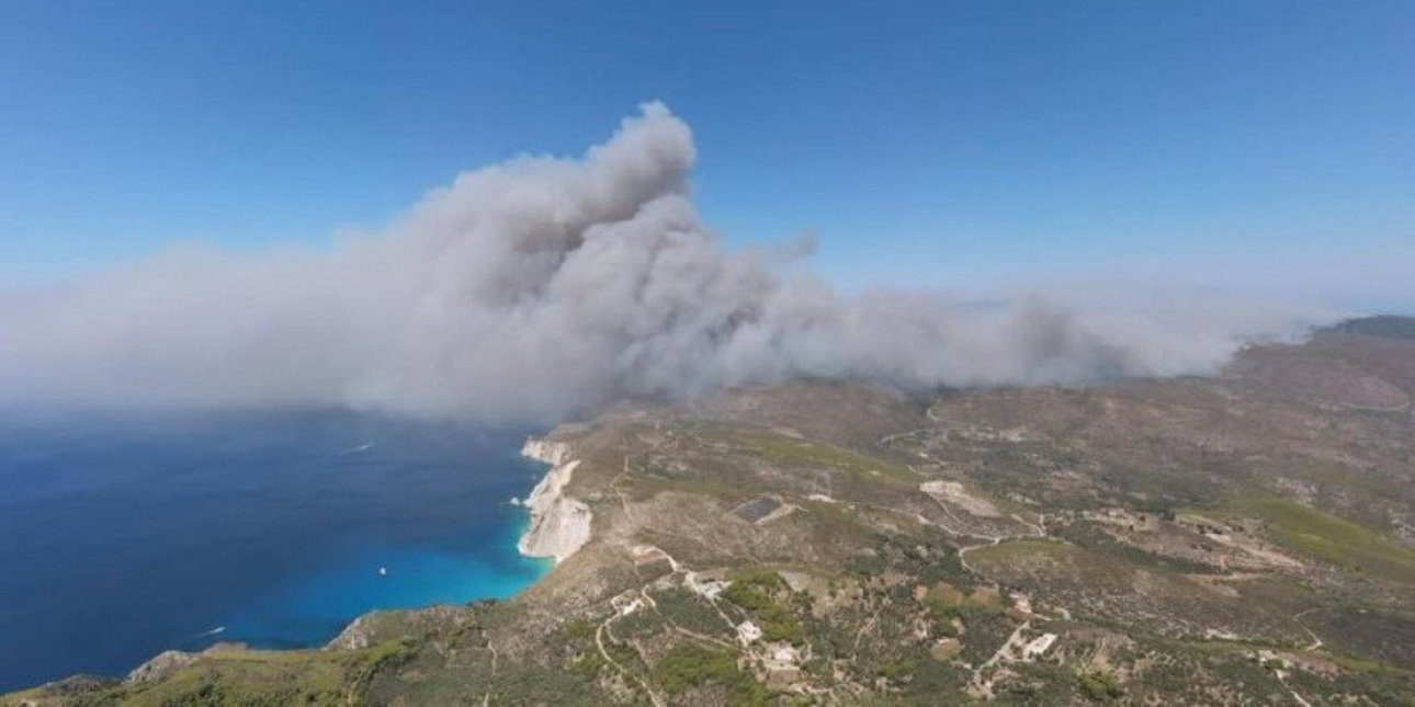 Νέο μεγάλο πύρινο μέτωπο στην Αχαΐα, μπαράζ 112 για εκκενώσεις -Σε εξέλιξη οι φωτιές σε Ζάκυνθο, Βόνιτσα, Άρτα, Πρέβεζα