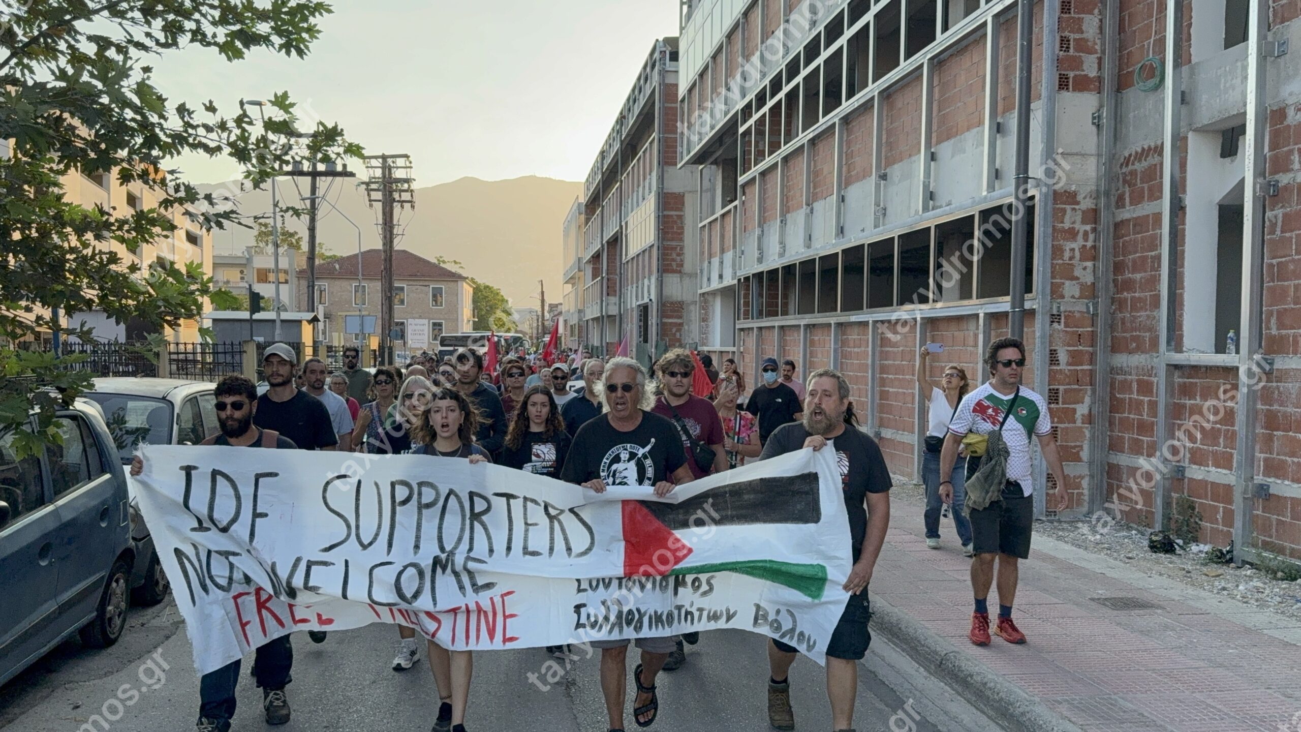 Βόλος: Επιχειρούν «μπλόκο» στο κρουαζιερόπλοιο Crown Iris Βόλος: Επιχειρούν «μπλόκο» στο κρουαζιερόπλοιο Crown Iris