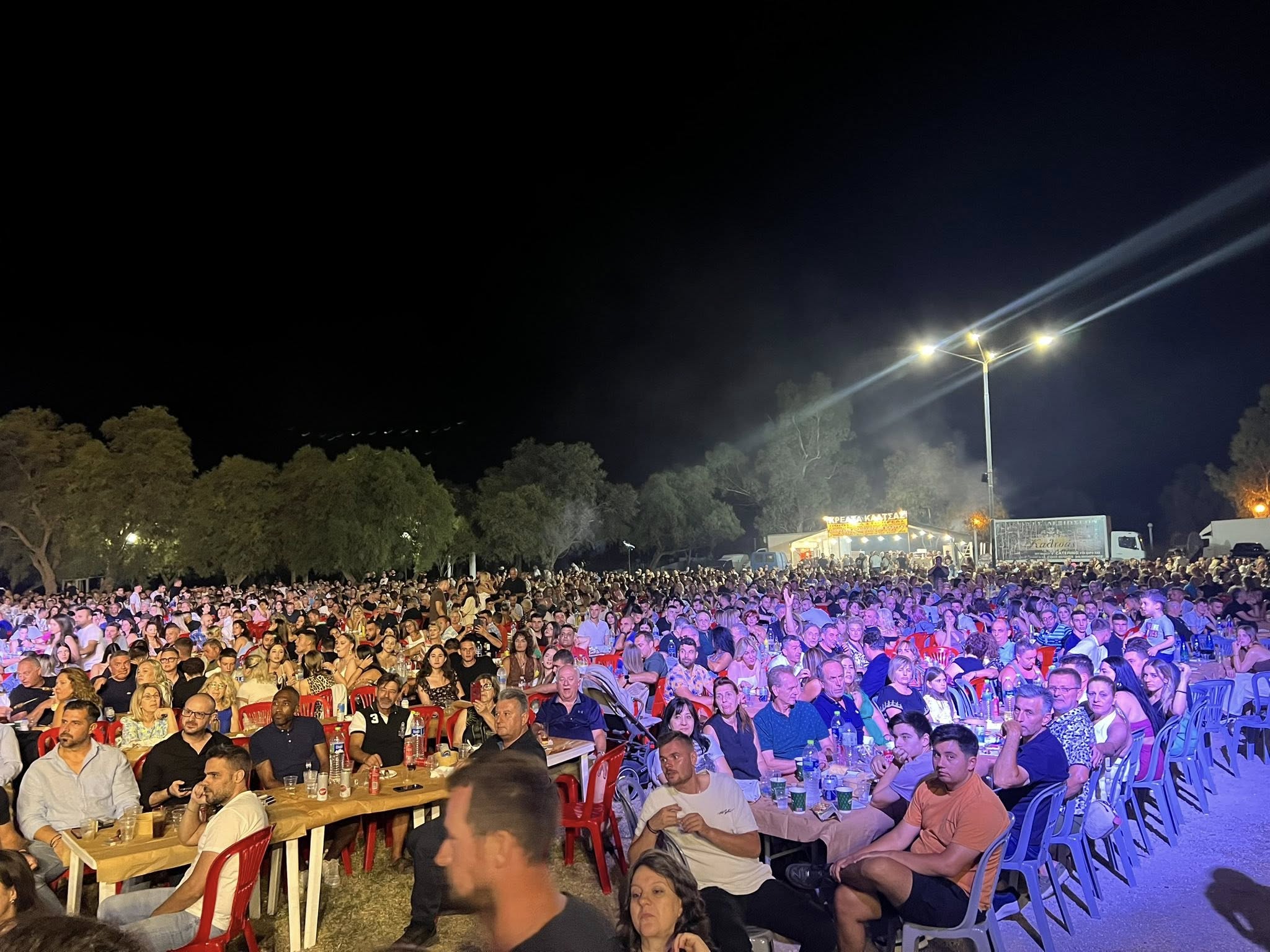 Νέα Αγχίαλος: Το αδιαχώρητο στη Γιορτή Κρασιού – Ο Νίκος Μακρόπουλος απογείωσε το κέφι [εικόνες]