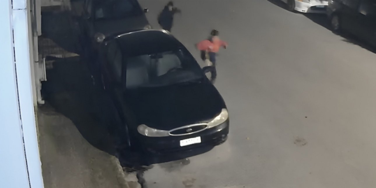 Δεν επιβεβαιώνει η Αστυνομία Λάρισας περιστατικό με νεαρούς που έσπαγαν αυτοκίνητα στη Νέα Σμύρνη