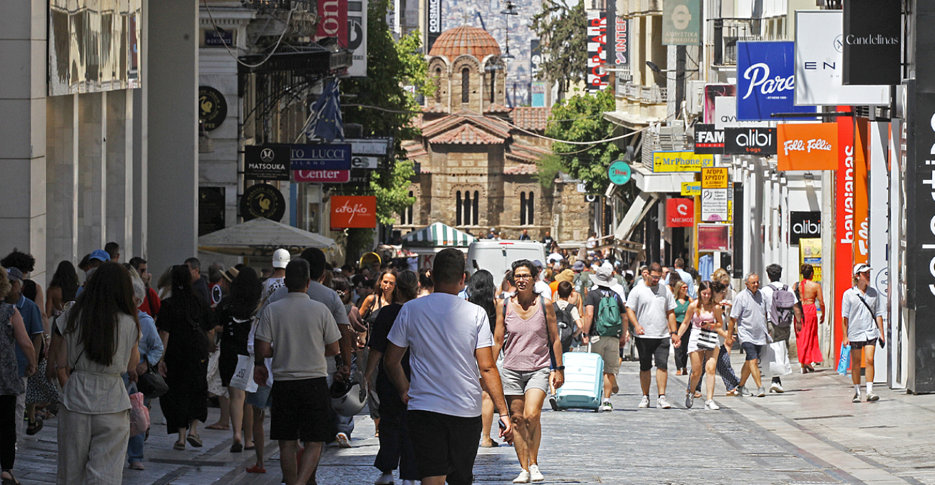 Φορολογική ανάσα στα εισοδήματα μεταξύ 20.000 και 50.000 ευρώ δρομολογούν τα υψηλά πλεονάσματα