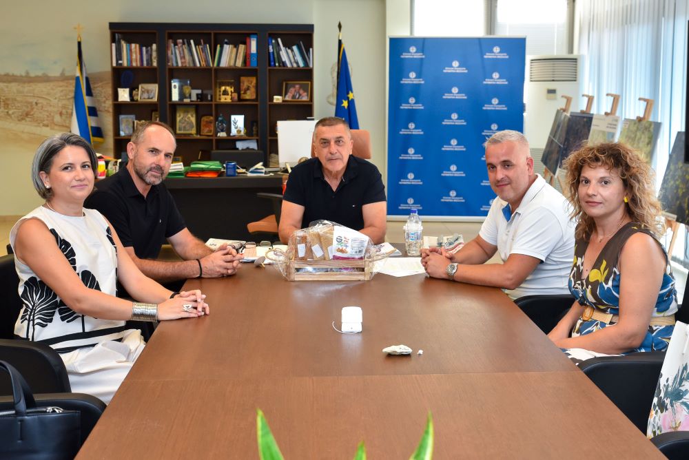 Συνάντηση του περιφερειάρχη Δημ. Κουρέτα με τον Πολιτιστικό Σύλλογο Θεσσαλών Μεσσηνίας Ο Θετταλός Συνάντηση του περιφερειάρχη Δημ. Κουρέτα με τον Πολιτιστικό Σύλλογο Θεσσαλών Μεσσηνίας Ο Θετταλός