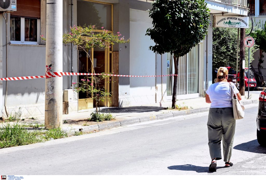 Γυναικοκτονία στον Βόλο: H απόπειρα αυτοκτονίας του δράστη και η εμμονή ότι η σύζυγός του είχε σχέση Γυναικοκτονία στον Βόλο: H απόπειρα αυτοκτονίας του δράστη και η εμμονή ότι η σύζυγός του είχε σχέση
