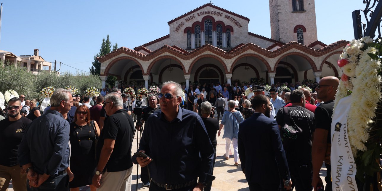 Το τελευταίο αντίο στον Απόστολο Βεσυρόπουλο -Σε κλίμα συγκίνησης η κηδεία στην Αλεξάνδρεια Ημαθίας