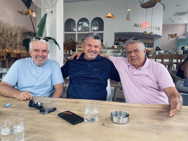 Στάθηκε στη Λάρισα ο στρατηγός... Στάθηκε στη Λάρισα ο στρατηγός...