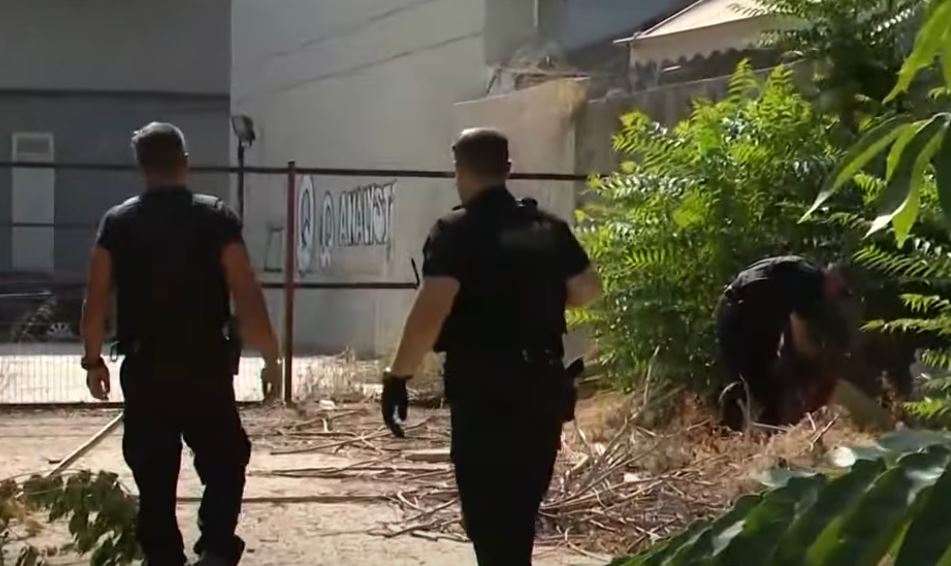Βόλος: «Με απατούσε γι’ αυτό τη σκότωσα» φώναζε κατά τη σύλληψή του ο δράστης – Κρυβόταν 400 μέτρα από το σπίτι του Βόλος: «Με απατούσε γι’ αυτό τη σκότωσα» φώναζε κατά τη σύλληψή του ο δράστης – Κρυβόταν 400 μέτρα από το σπίτι του