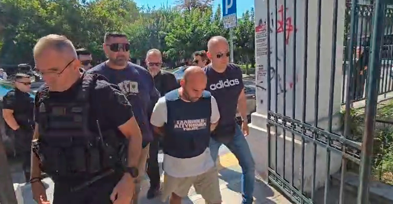 Ο συζυγοκτόνος του Βόλου συνάντησε την 18χρονη κόρη του στο κρατητήριο: «Θόλωσα» της είπε Ο συζυγοκτόνος του Βόλου συνάντησε την 18χρονη κόρη του στο κρατητήριο: «Θόλωσα» της είπε