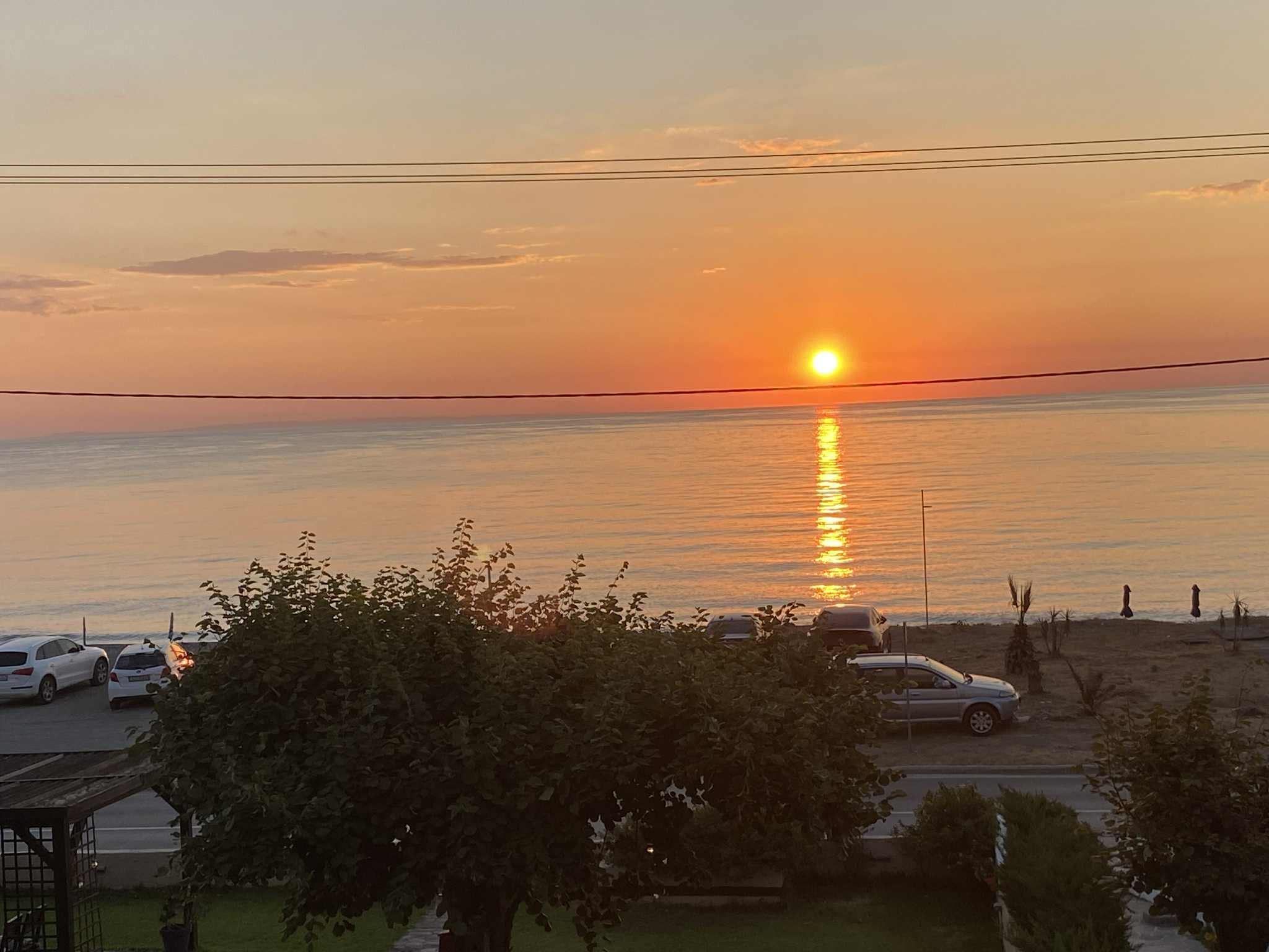 Ο ήλιος ανατέλλει από τα παράλια της Λάρισας- υπέροχες εικόνες