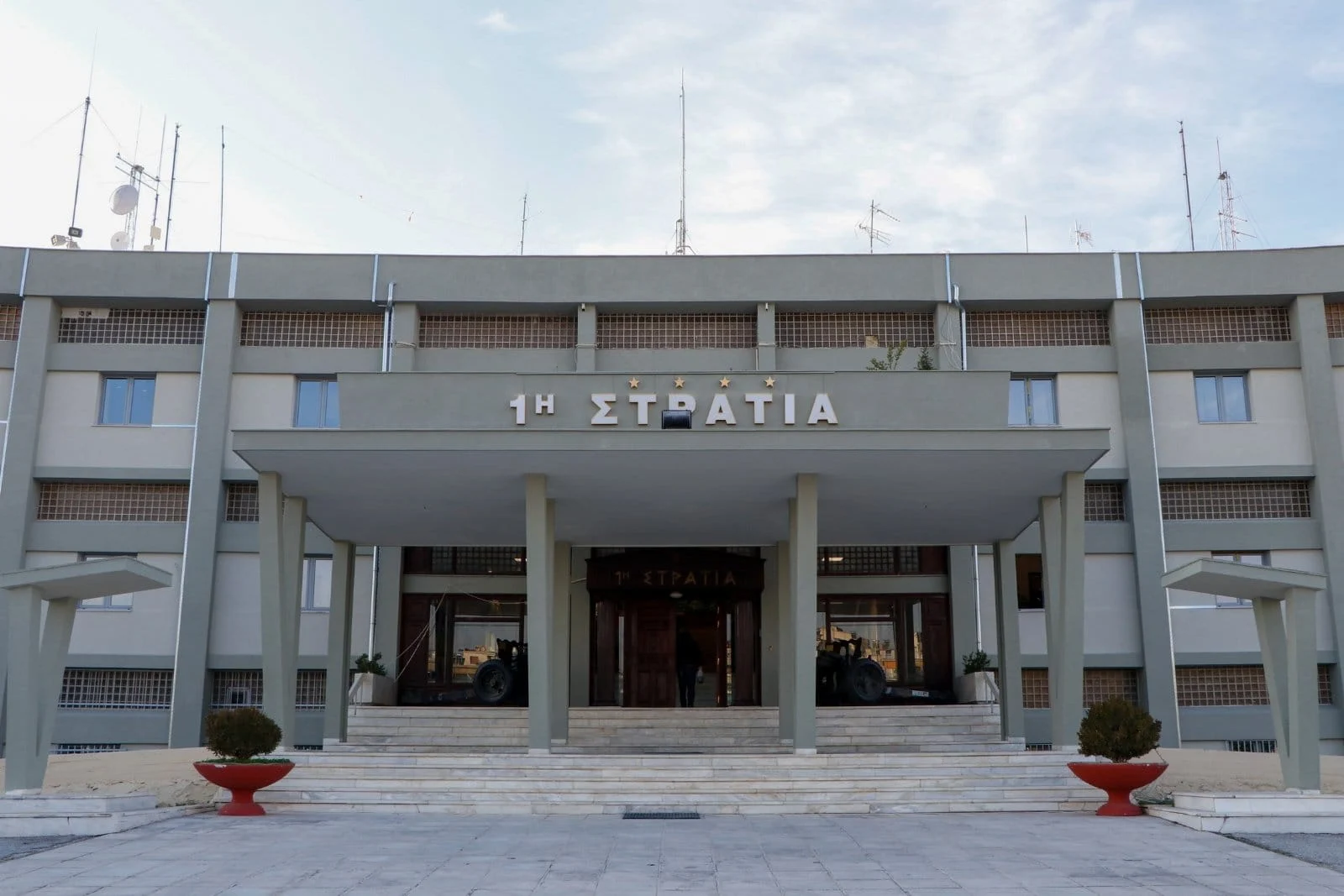 Με την κατάργηση της 1ης Στρατιάς στη Λάρισα η Ελλάδα χάνει το πιστοποιημένο Νατοϊκό Στρατηγείο Με την κατάργηση της 1ης Στρατιάς στη Λάρισα η Ελλάδα χάνει το πιστοποιημένο Νατοϊκό Στρατηγείο