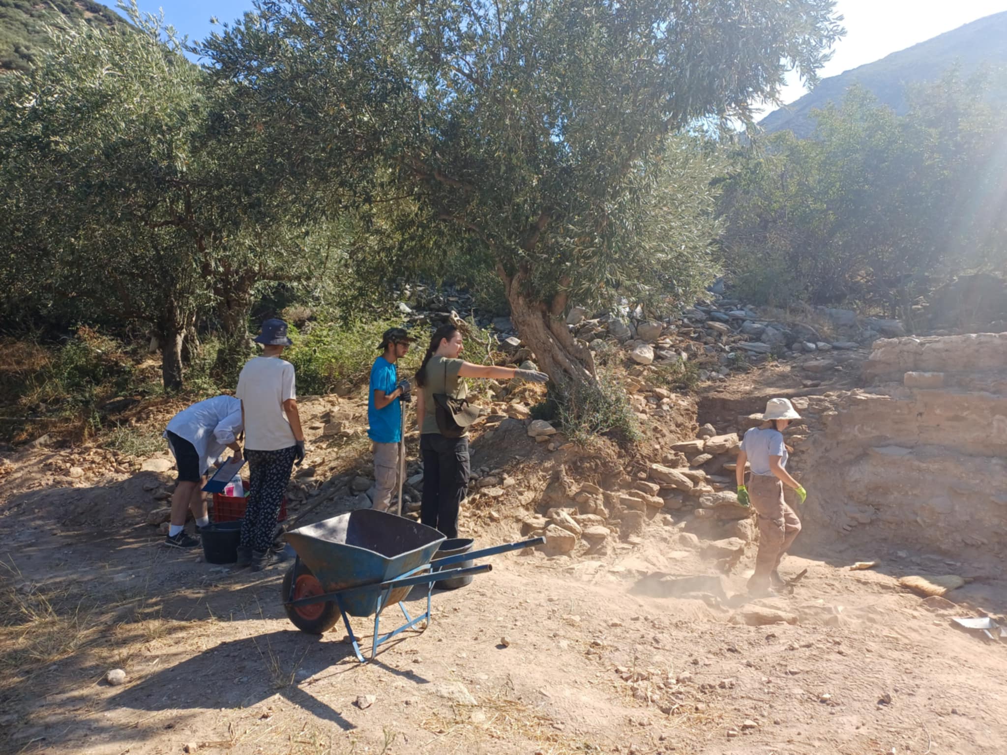 Ανασκαφική έρευνα στη Μαρμαρίνη Αγιάς: στο φως ο βυζαντινός ναός του Αγίου Δημητρίου (ΦΩΤΟ) Ανασκαφική έρευνα στη Μαρμαρίνη Αγιάς: στο φως ο βυζαντινός ναός του Αγίου Δημητρίου (ΦΩΤΟ)