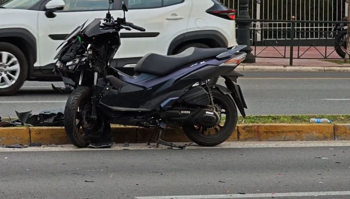 Τροχαίο στη Φαρσάλων με τραυματισμό 38χρονης γυναίκας Τροχαίο στη Φαρσάλων με τραυματισμό 38χρονης γυναίκας